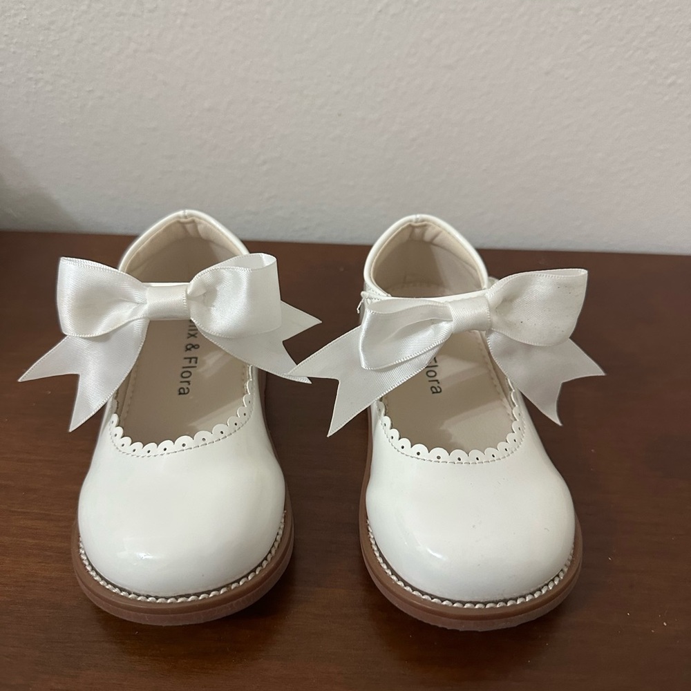 Girls White Bow Mary Jane Dress Shoes by Flora & Flora